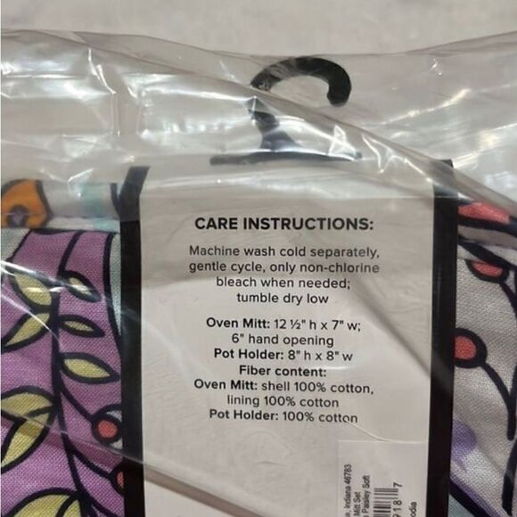 Vera Bradley Maddalena Paisley Soft Oven Mitt and Potholder Set - Picture 3 of 4